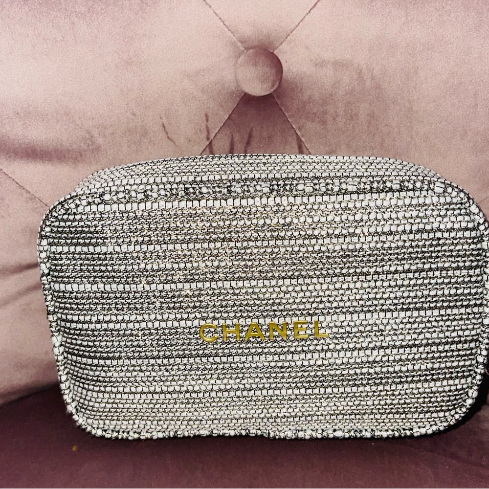 CHANEL AUTHENTIC POUCH BRAND NEW